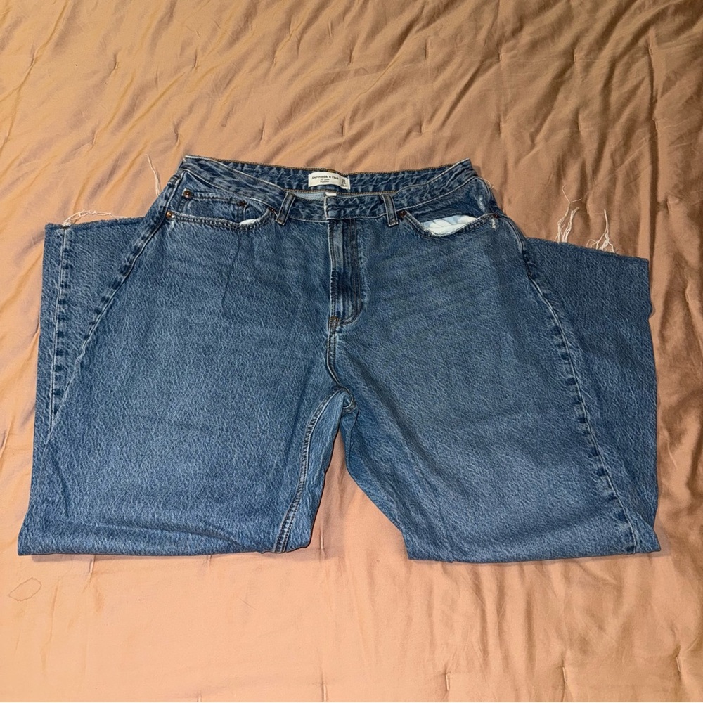 Abercrombie Curve Love Loose high rise jeans! - Picture 8 of 10